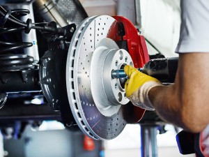 Bremsen Service - Bremsscheiben + Bremsbeläge Erneuerung